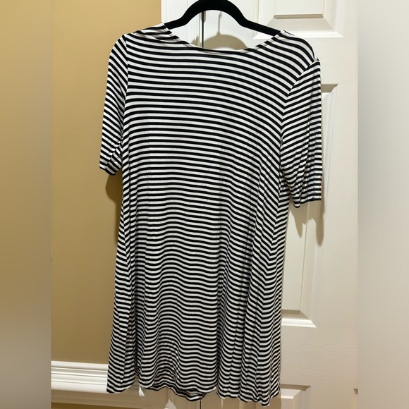 Old Navy Dresses & Skirts - Old Navy Black and White Striped Dress